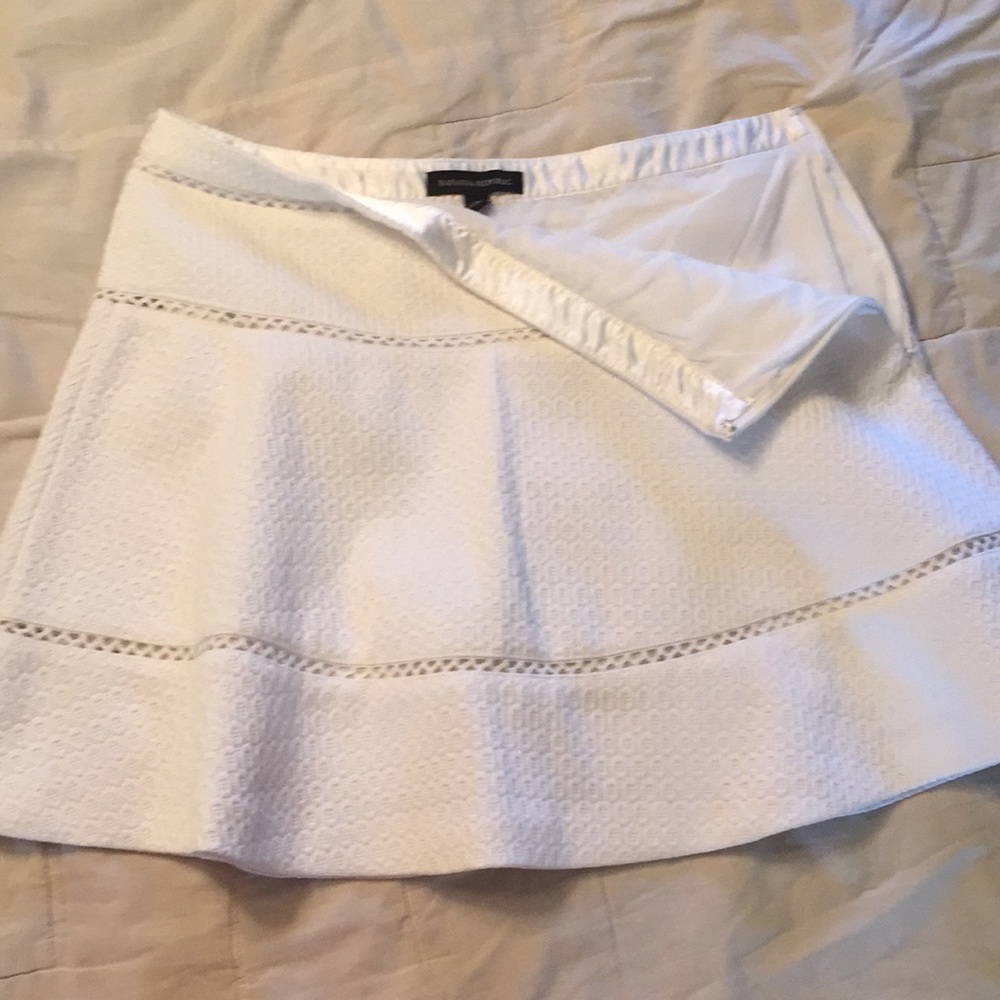 Banana Republic White lined mid thigh skirt